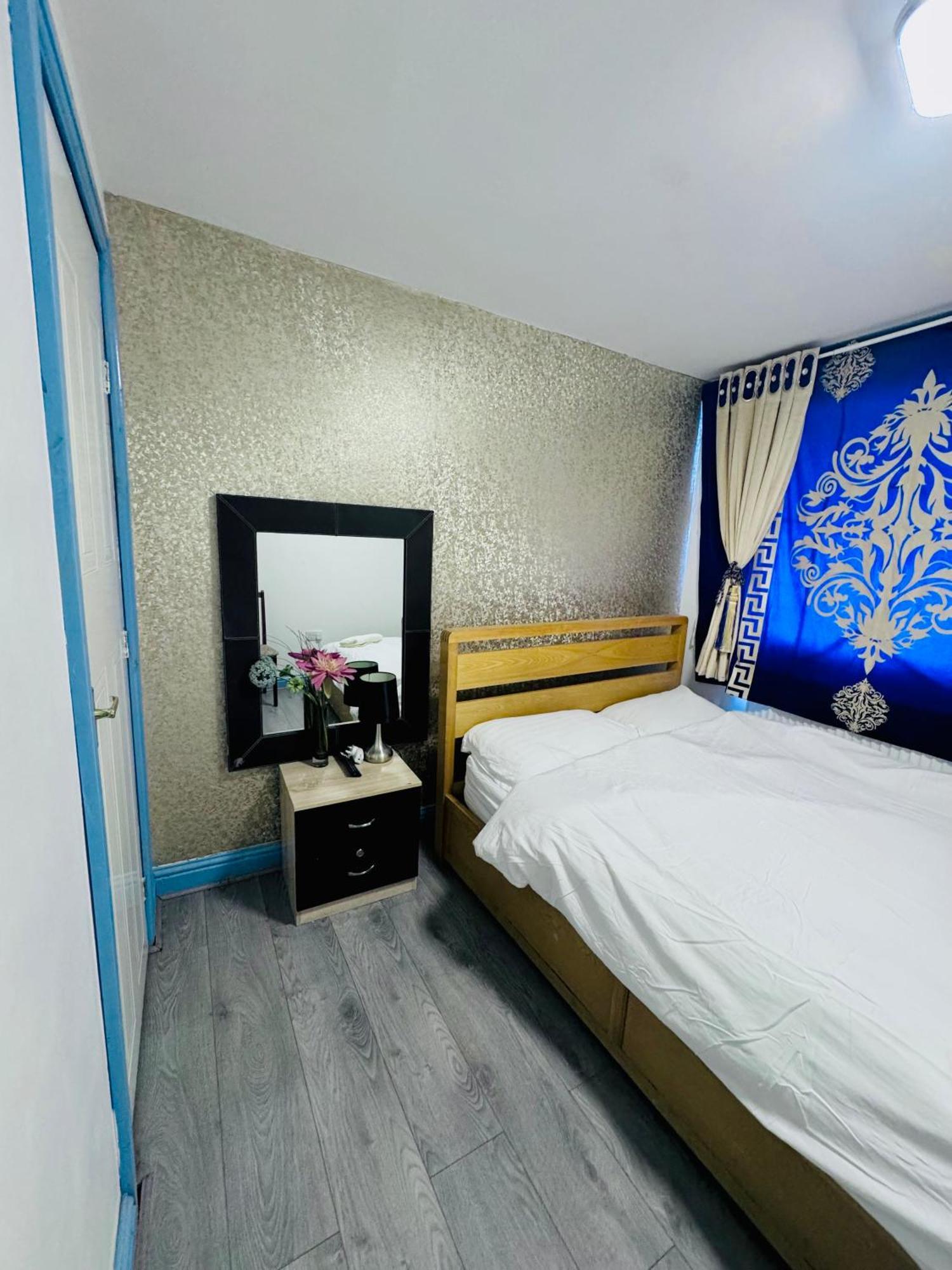 Unique Private Rooms Bolton Ngoại thất bức ảnh