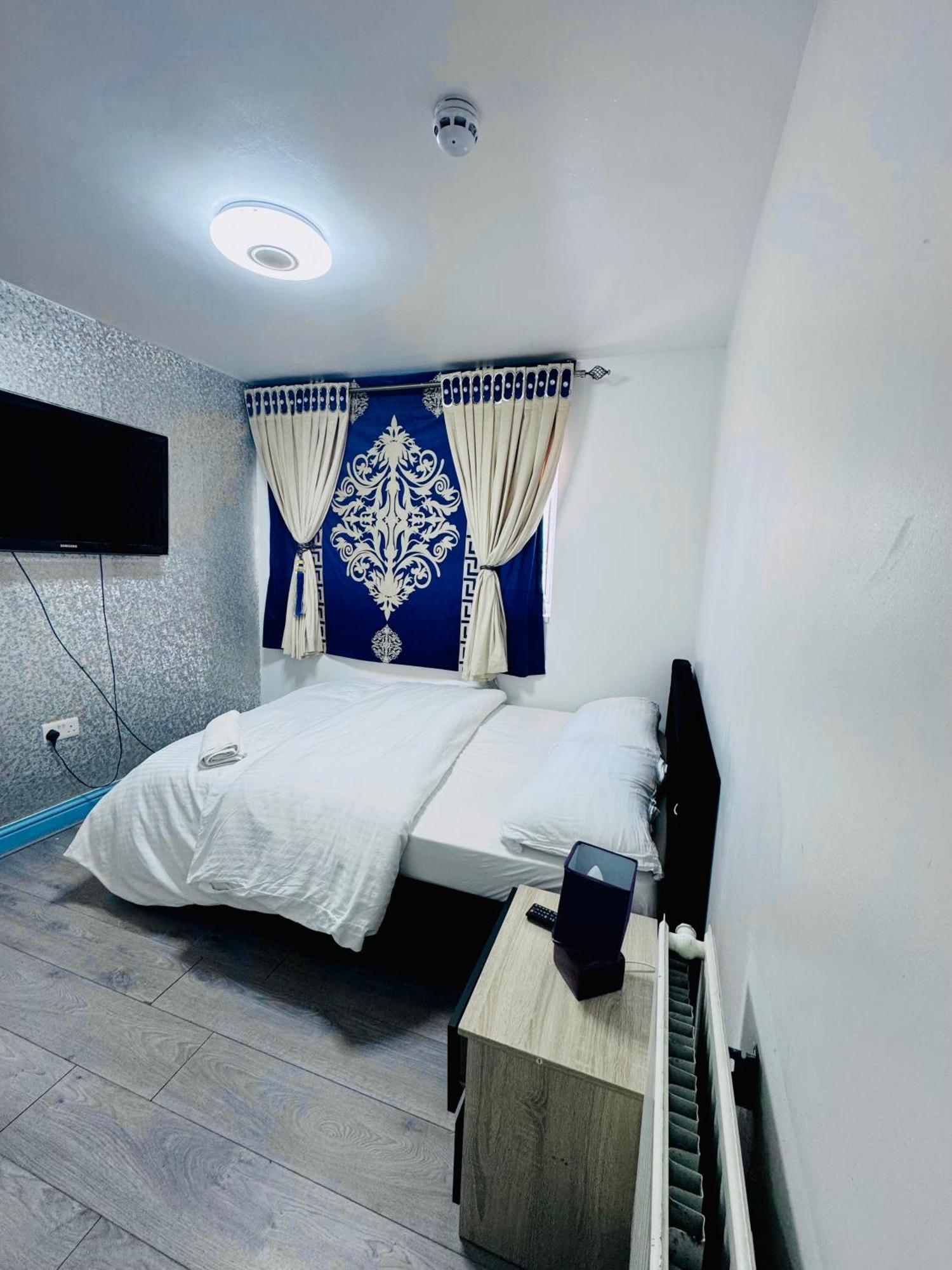 Unique Private Rooms Bolton Ngoại thất bức ảnh