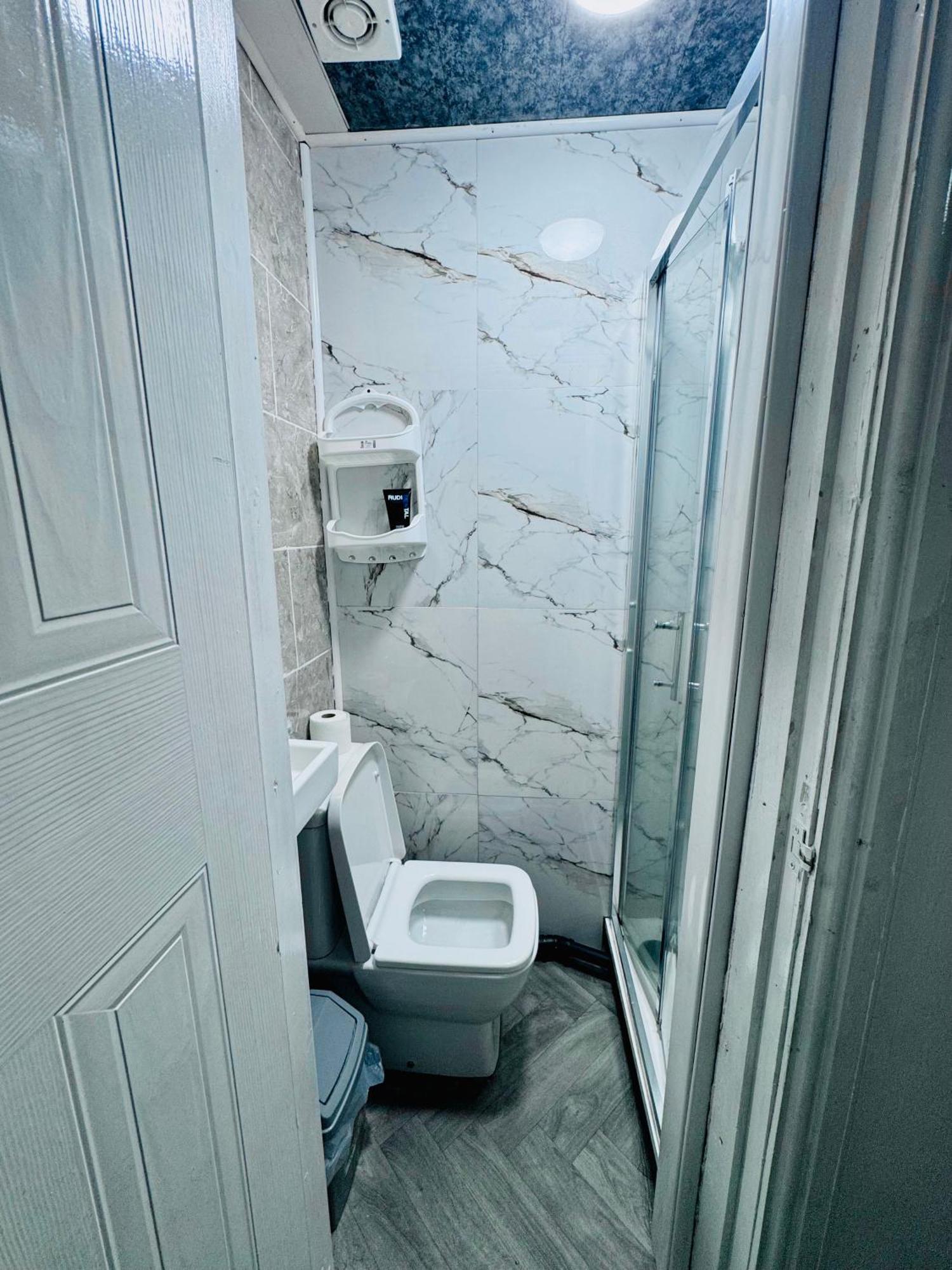 Unique Private Rooms Bolton Ngoại thất bức ảnh